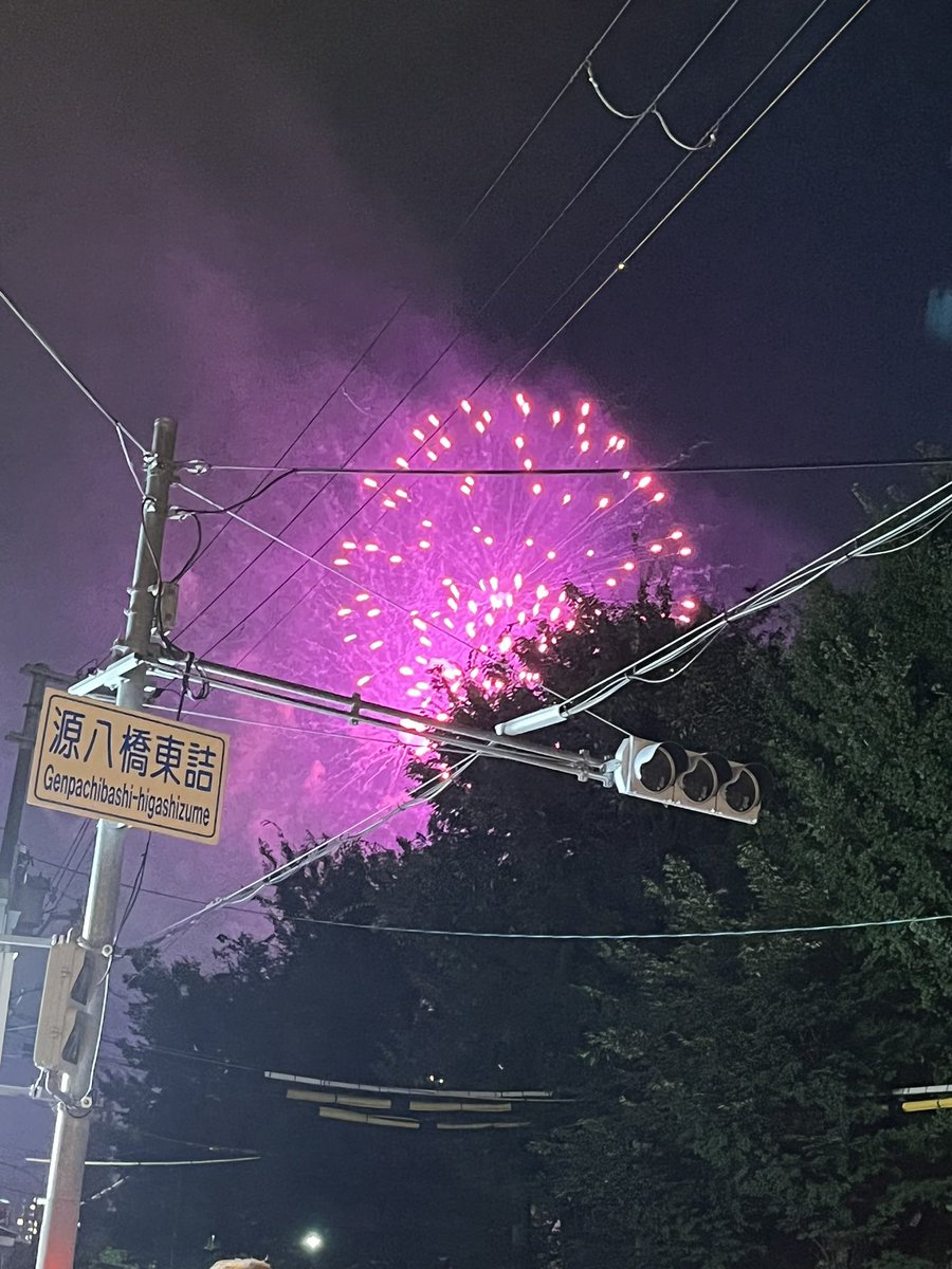 天神祭行ってきた。
たませんを服に落として謝罪もなく無視してた若い男二人組。お前らは許さん。死ね