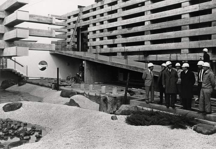 areasvellas's tweet photo. Japan #Pavilion, on Saint-Helen Island. Expo 67, Montréal, Québec, Canada... under construction...
Yoshinobu #Ashihara 1918-2003
#architecture #arquitectura #construction #Expo67
https://t.co/BpWlLderky https://t.co/AJZLCG46dp
