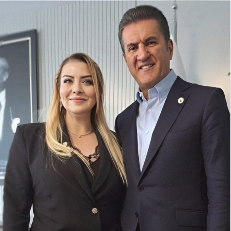 Hak hukuk adalet mücadelemiz Genel başkanımız Sayın Kemal Kılıçdaroğlu'nun yanında devam edecektir provokasyonlara gelmeyeceğiz
<a href="/M_Sarigul/">Mustafa Sarıgül</a> <a href="/kilicdarogluk/">Kemal Kılıçdaroğlu</a> <a href="/erenerdem/"></a> <a href="/herkesicinCHP/">CHP 🇹🇷</a>