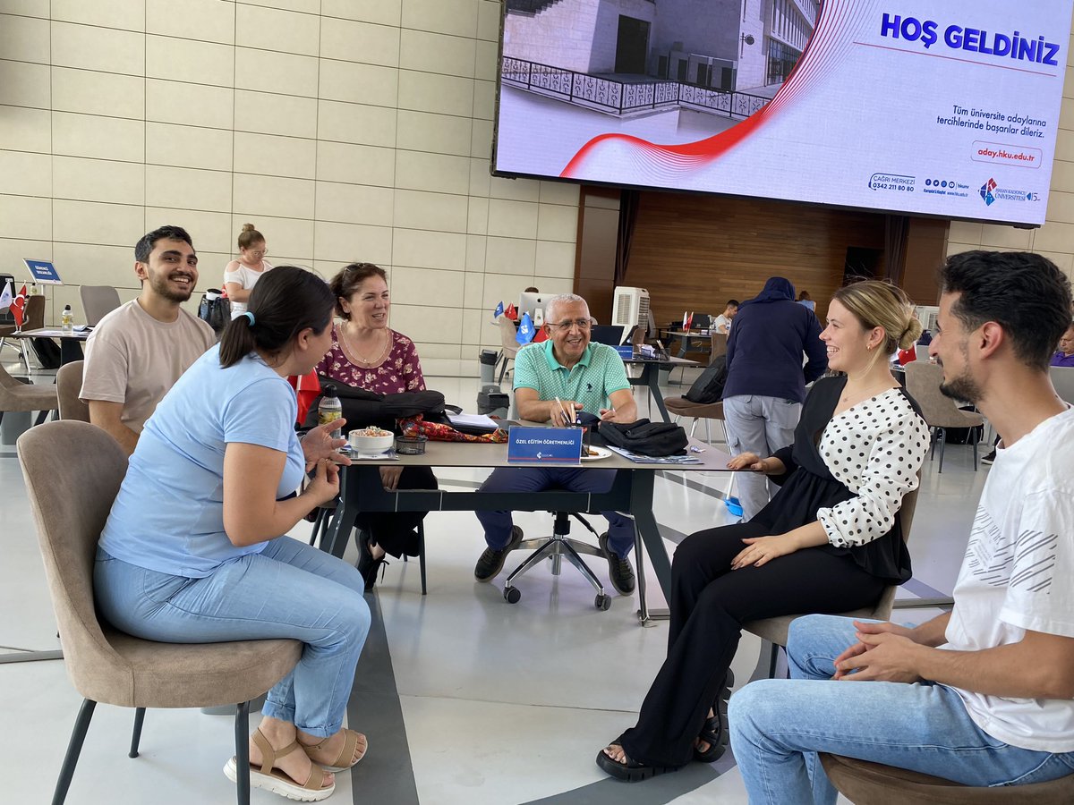 Özel Eğitim bölüm başkanımız Doç. Dr. Latife Özaydın <a href="/ltfzydn/">Özel Eğitim</a> , dekan hocamız Prof. Dr. Şener Büyüköztürk <a href="/snrbuyukozturk/">Şener BÜYÜKÖZTÜRK</a> ve bölüm hocalarımız ile tanıtım alanındayız. Mezun öğrencilerimiz de tanıtım günlerinde yanımızdalar. Sizleri de bekleriz 😇
<a href="/hkunv/">Hasan Kalyoncu Üniv</a> <a href="/TurkayDereli/">Türkay Dereli</a>