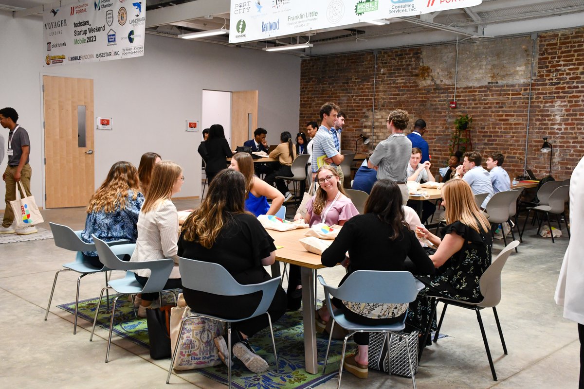 BaldwinCountyED's tweet photo. Last week, the Alliance collaborated with the Mobile Chamber to host the inaugural Gulf Coast #InternConnect!
This event was a huge success, with 67 interns present, thanks to Fuel Alabama, Innovate Alabama, Innovation Portal, and our gracious speakers. #BaldwinCounty #Mobile https://t.co/nR79MpKjj6