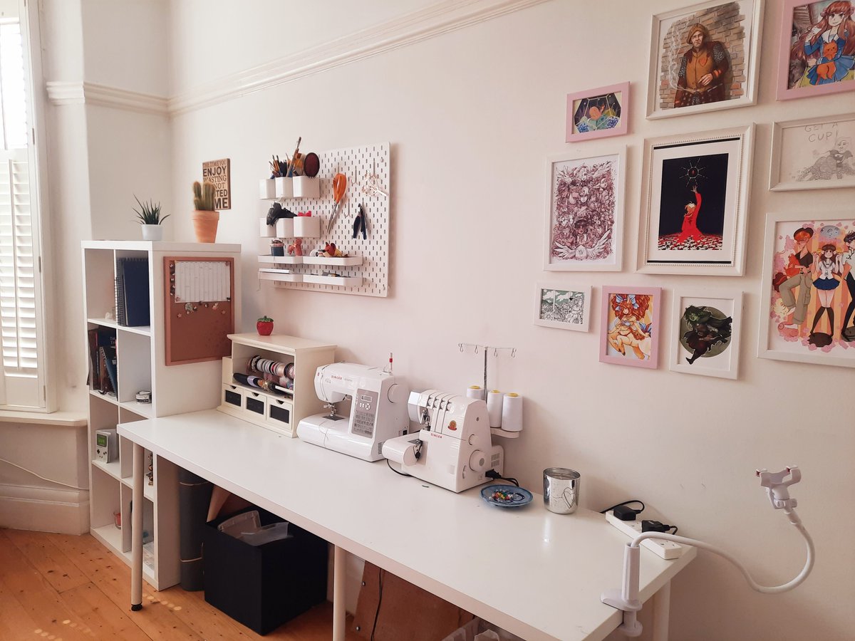 Craft room/office sort out finished! I have too much stuff.

#sewingroom #craftroom