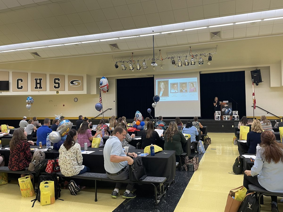 Mary Leonard tweet media