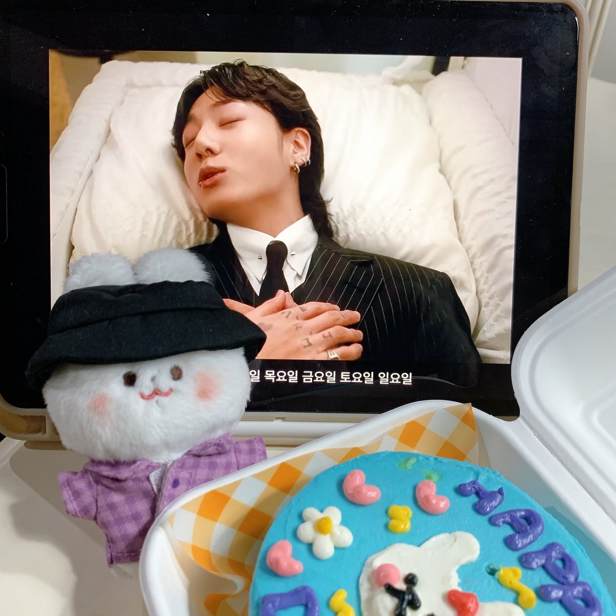 방탄 태태곰🐻+찜아리🐥+ 아미밤요정🧚 tweet media