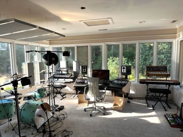 DangerfoxInc's tweet photo. Who needs more light in their studio?⁠
⁠
This natural birch Dangerfox Splitbay is right at home!⁠ https://t.co/eKz4froUiM