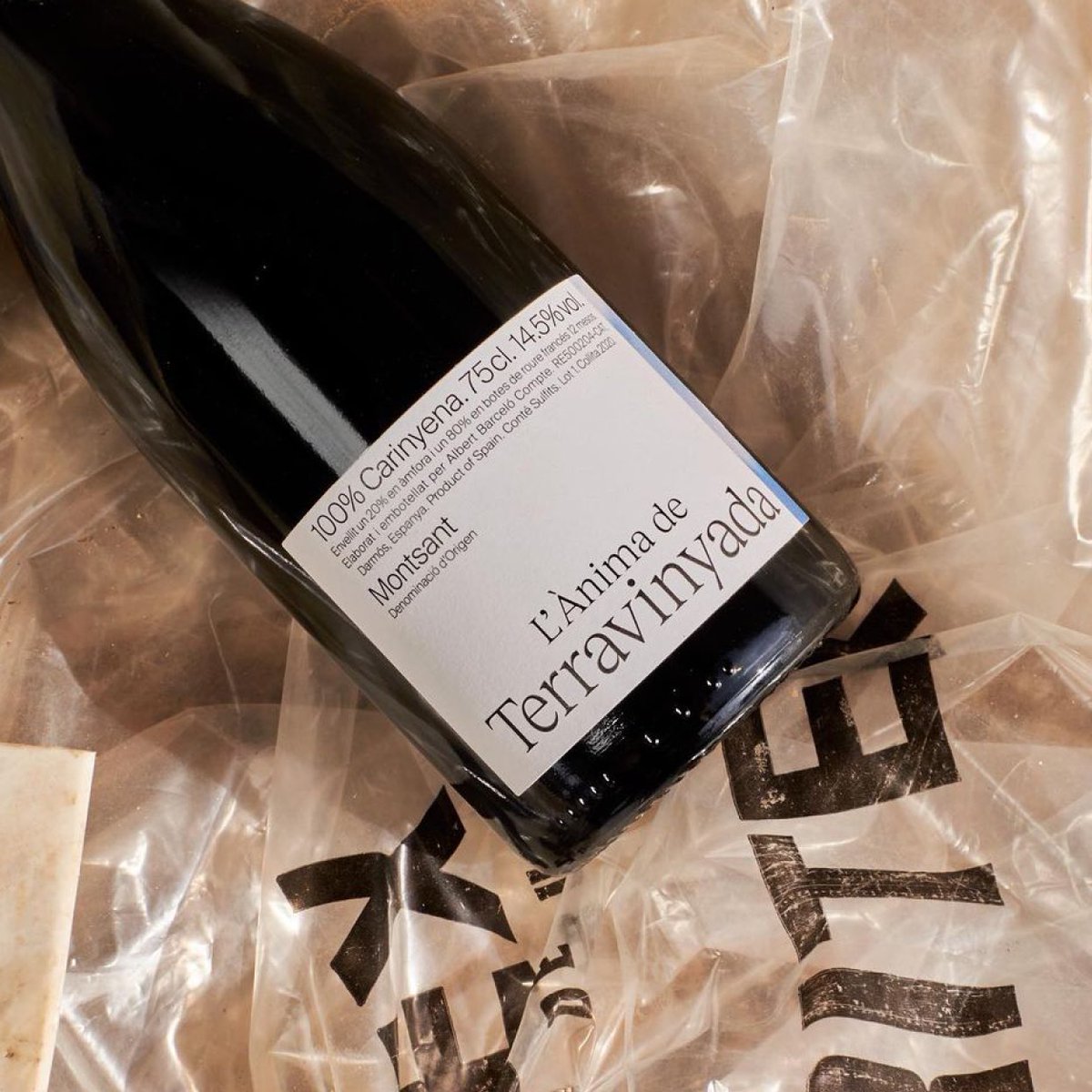 xyz_displaay's tweet photo. RECKLESS in use by Atipus w Suisse Sans

#repost #typeinuse #fontinuse #inuse #displaay #reckless #typeface #type #best #font #serif #typography #typographic #graphic #design #graphicdesign #wine #logo #package https://t.co/Rk2wPwAvL7