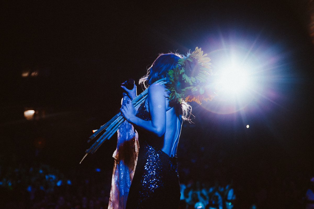 JossStone's tweet photo. More magic from our hill-top castle show for Hohentwiel festival  💜🏰

Tonight I play @jazzaldia in Spain 🇪🇸 Gonna be a beauty! 

‘20 Years of Soul’ Tour tickets:
https://t.co/0mmRzkBAZi

📸 @BrookerCanTweet https://t.co/jeN4EPsPhs
