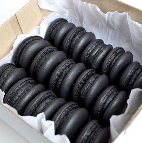 starvingscemo's tweet photo. black foods this or that / foodpoll thread!! https://t.co/Cv4VQ7yCn6