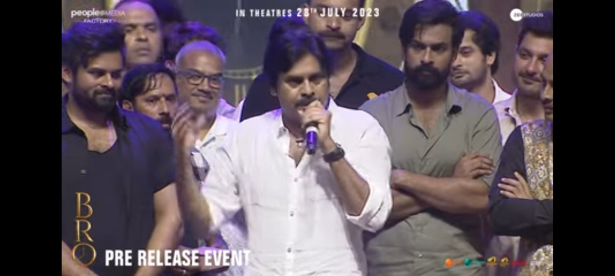 cinemama24's tweet photo. Enti bhayya Varun tej anta unnadu😐😐

#BroTheAvatar #BroPreReleaseEvent #BroPreReleaseContest https://t.co/BbiUCdhYEV