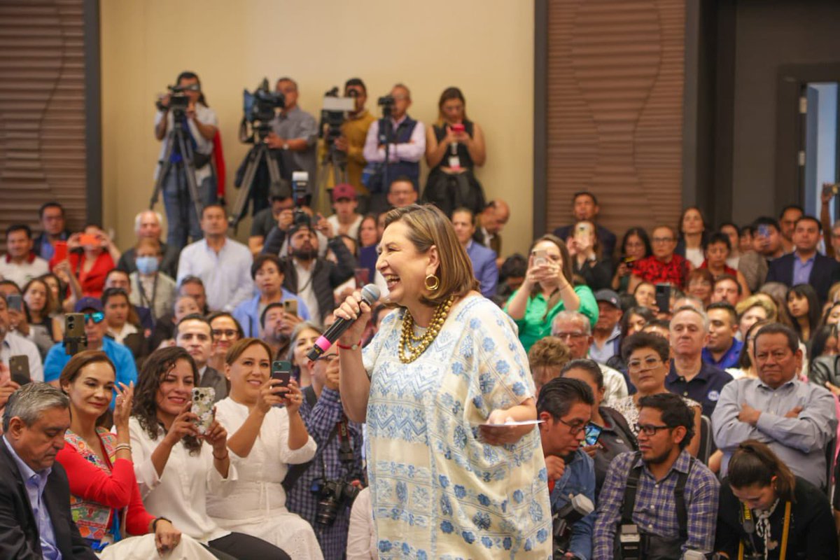 XochitlGalvez's tweet photo. ¡Hola #Puebla! ¡Qué gusto estar por acá! 🫶🏼

#FírmaleX
#XóchitlVa
#MéxicoMereceMás

https://t.co/ghKVK5Nsox https://t.co/m2iORSUBEN