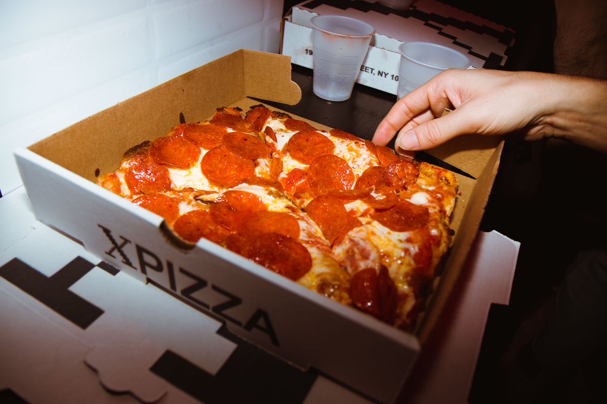 moistbreezy's tweet photo. i threw a little pizza party for my music video “Why Can’t It Be You” 🍕

i invited sosi, smap, &amp; baroque hoe to curate some sounds for the night

annie lian, amor y dinero, &amp; cncld to curate the looks

&amp; we took over nyc’s finest pizza-parlor-turned-radio-station: XPizza https://t.co/ODWAycO9AB