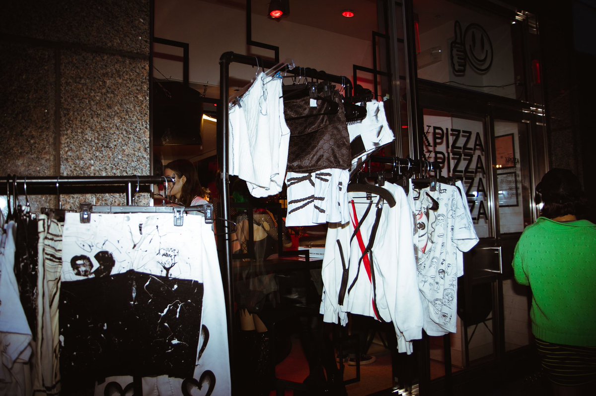 moistbreezy's tweet photo. i threw a little pizza party for my music video “Why Can’t It Be You” 🍕

i invited sosi, smap, &amp; baroque hoe to curate some sounds for the night

annie lian, amor y dinero, &amp; cncld to curate the looks

&amp; we took over nyc’s finest pizza-parlor-turned-radio-station: XPizza https://t.co/ODWAycO9AB