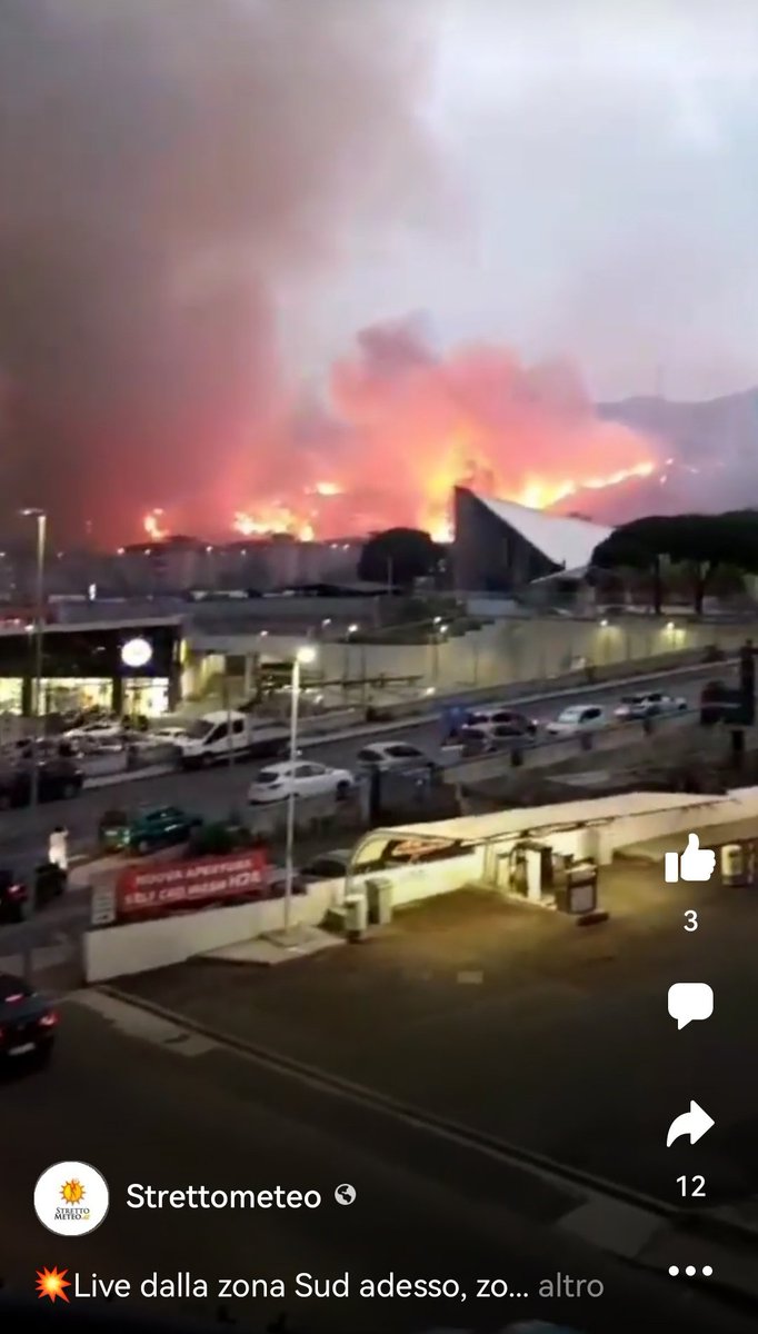 fekors's tweet photo. #Messina adesso. La Sicilia si sta riducendo in cenere https://t.co/EgAeu5gvS2