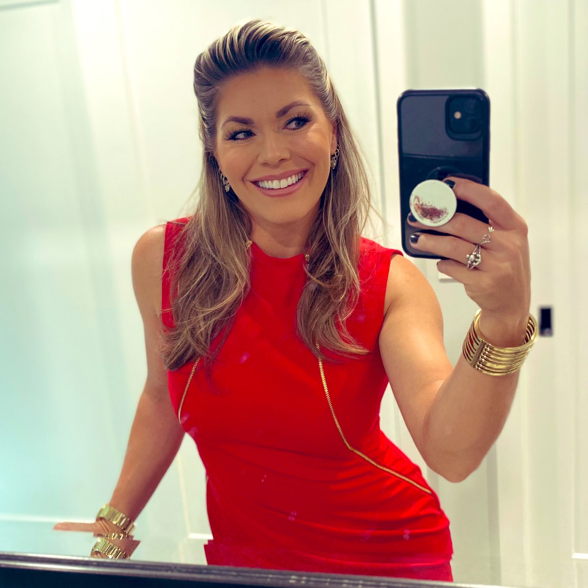 RachelColeTV's tweet photo. Let’s see y’all at 12:22p until 10:32p ❤️

Join us for news 🎥 weather (🔥) &amp; sports ⚾️

#AnchorsAway ⚓️ https://t.co/WJMNZj0O1k
