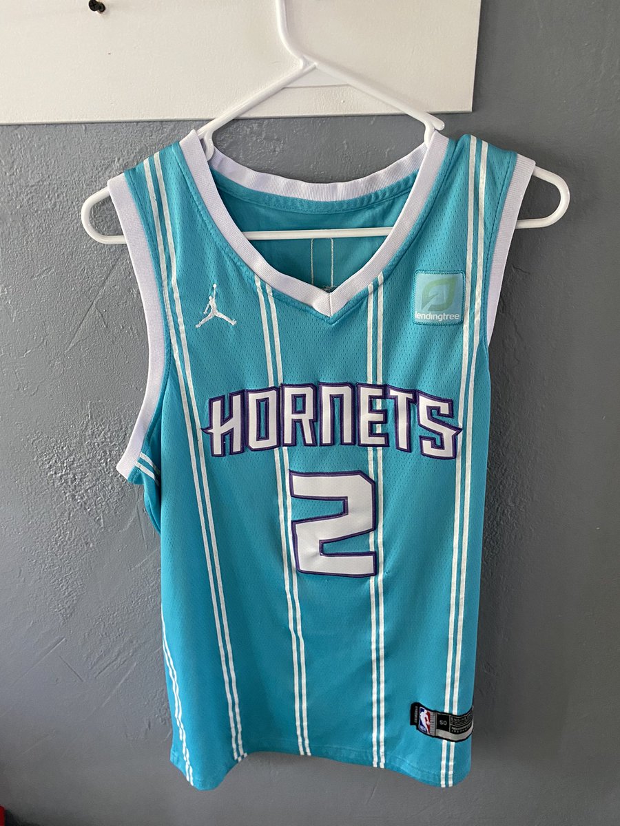 RT @23joshallerding: Lamelo ball 2021 hornets jersey 
men’s large 
best offer gets it shipped bmwt https://t.co/vuQG3Lxqvu