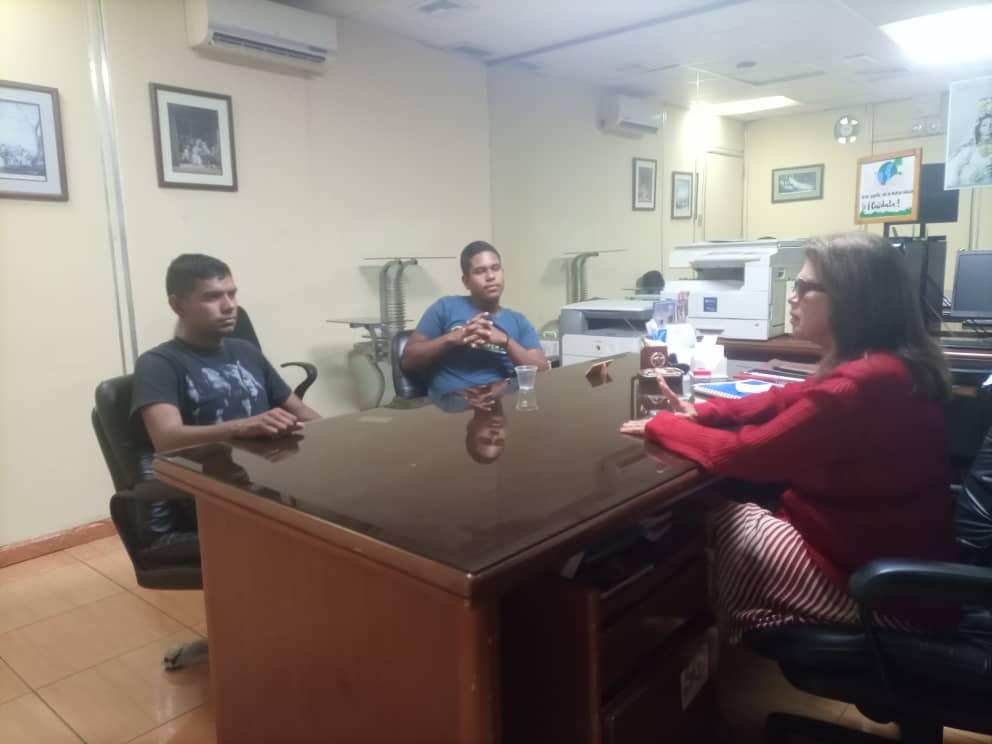 KevinGavidia96's tweet photo. Tuvimos un grato encuentro con nuestra decana de la udone Luisa Marcano para presentarle nuevas propuestas por parte de #ceudone
Al comienzo de las clases que se aproximan, VAMOS a seguir insistiendo en elecciones de nuestras autoridades universitarias como lo establece la ley. https://t.co/PUkVJyepXj