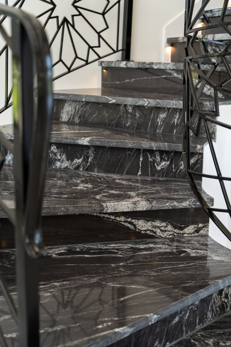 TileCenterUsa's tweet image. Step into Elegance: Elevate Your Staircase with Large Format Tiles! ✨💫 Impress every step with Tile Center's exquisite selection. Explore more at tilecenterusa.com/products/ceram… or visit our store! 🏠🚶‍♀️ #TileCenter #LargeFormatTiles #StaircaseDesign #InteriorInspiration #transformation