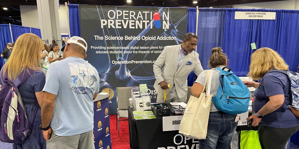 DEAHQ's tweet image. DEA Community Outreach and @DEAATLANTADiv staff share drug prevention information at the annual American School Counselors Association conference in Atlanta, GA.

#ASCA2023 #OperationPrevention