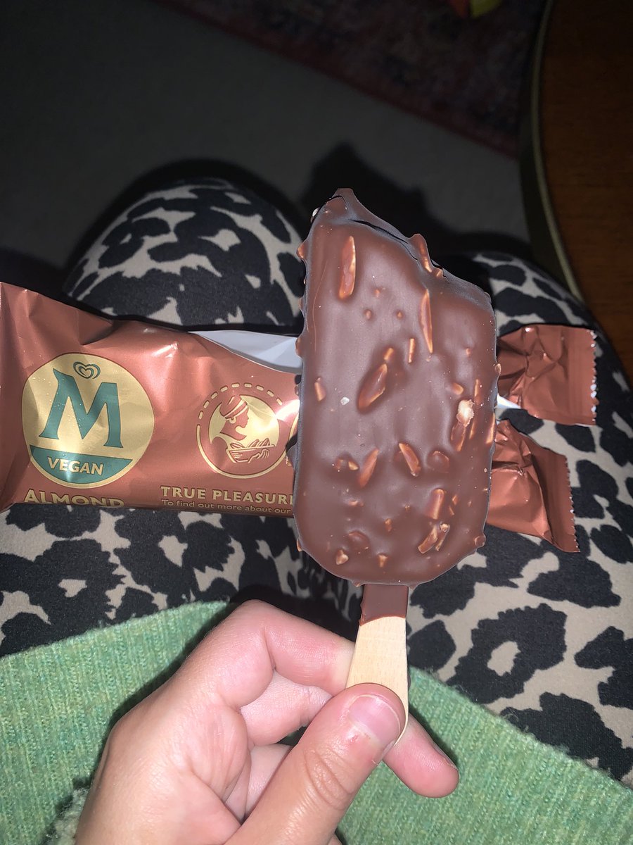 kclSutherland's tweet photo. @MagnumUK where is the rest of my magnum? 😭💔 I’m ‘icecreamly’ upset. https://t.co/IreWCwM9BG