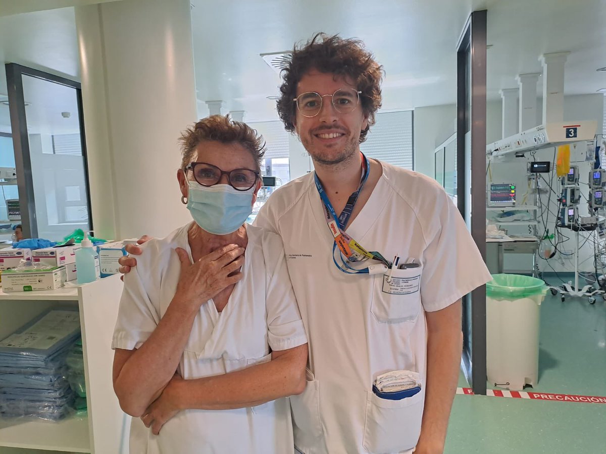SOGAMIUC's tweet photo. Feliz Día da Patria a todos os galegos, especialmente ós intensivistas! Hoxe, como os 365 días do ano, coidamos da saúde dos pacientes críticos. Un recordo especial ós compañeiros que hoxe están atendendo as nosas unidades!! https://t.co/4HarAPBu1w