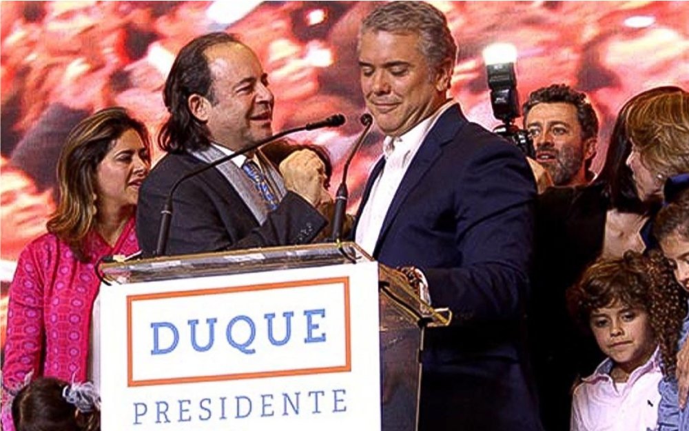 AlejoToroAnt's tweet image. Acaban de descubrir un nuevo desfalco al Estado colombiano, esta vez por más de 80 millones de dólares, con los cuales muchos 'empresaríos de bien' compraban autos de lujo, yates y mansiones en el extranjero. Es bueno recordar que el taurino ultrauribista Luigy Echeverry -quien…