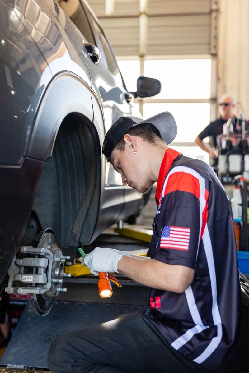GreaseMonkeyCS's tweet photo. Tired of waiting around for your car to be fixed? We prioritize getting you back on the road ASAP. Our quick and efficient service ensures you'll be in and out in no time! #GreaseMonkey #OilChange #QuickLube #AutoService #ColoSprings https://t.co/Sx6xozLAwx