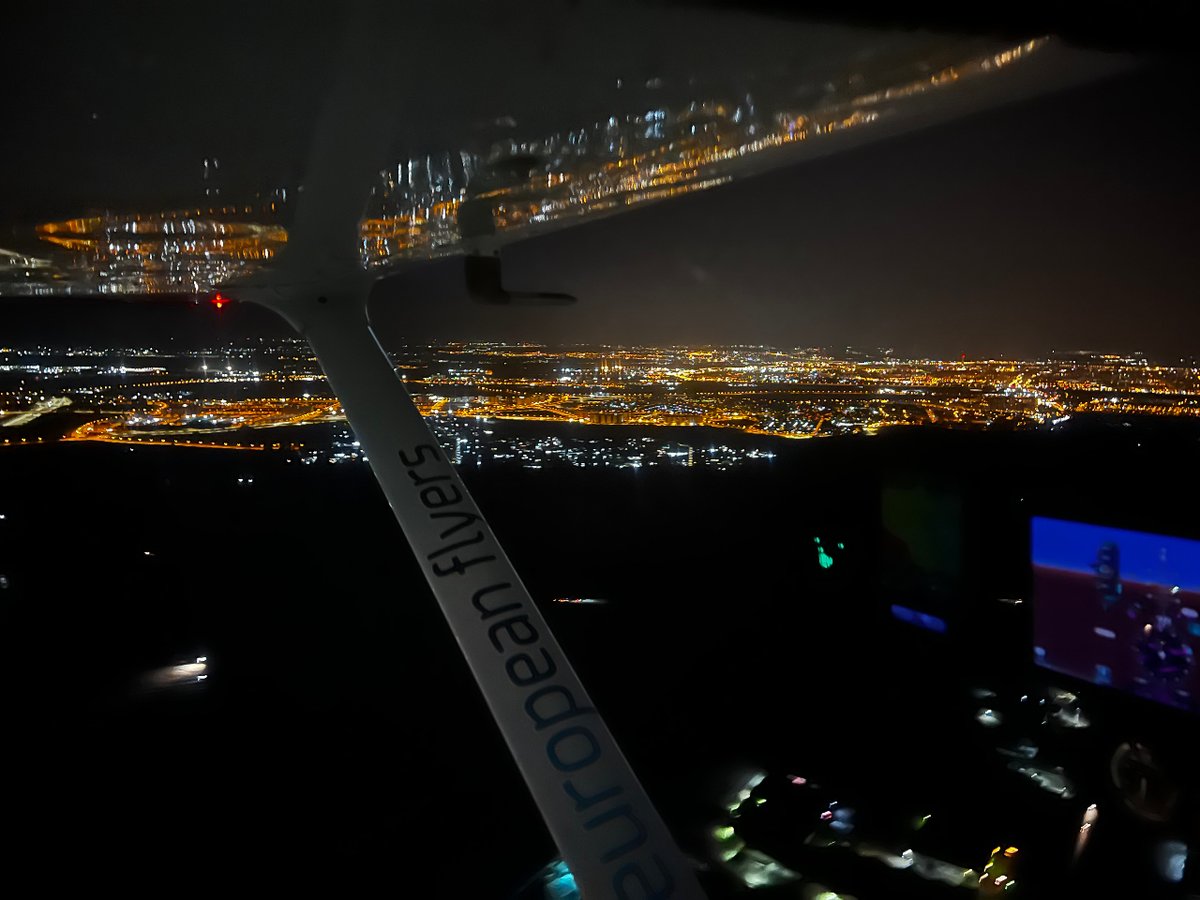 It is amazing to fly over cities at night 🛫🌃

#madrid #fly #pilotocomercial #aviacion #pilotoprivado #instaaviation #escuelapilotos #pilottraining