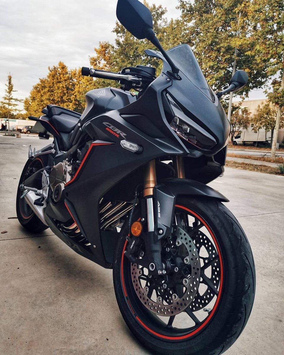MoreMotorcycles's tweet photo. #Honda CBR https://t.co/mcBguOMoA2