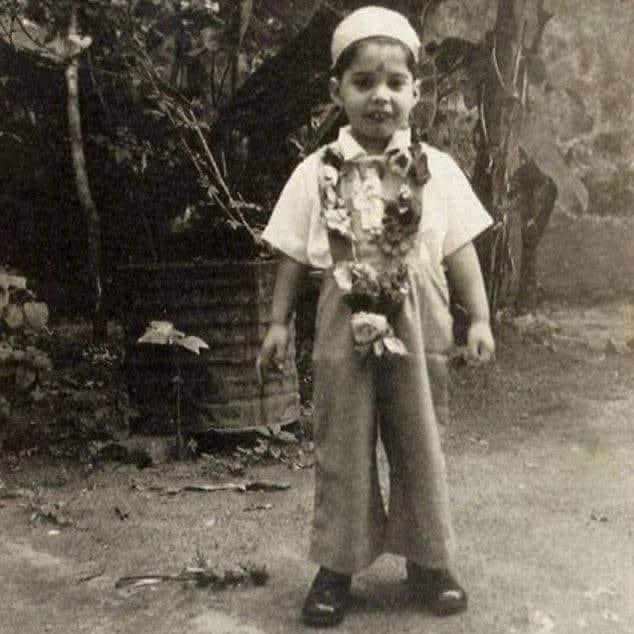 RT @Suzana1971: This kid’s name is Farrokh Bulsara, also known as Freddie Mercury, 1950s. https://t.co/5gLPXV0DwX
