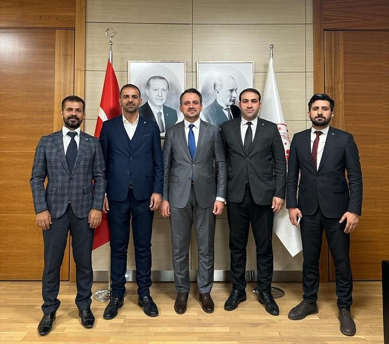 Gençlik Emin ellere emanet...

Karakteri, çalışkanlığı ve dürüstlüğü ile bizlere örnek olan önceki dönem genel başkanımız, Gençlik ve Spor Bakan Yardımcısı Sayın Enes Eminoğlu ağabeyi ziyaret ettik. 
Rabbim yükünü hafifletsin, işlerini kolaylaştırsın.