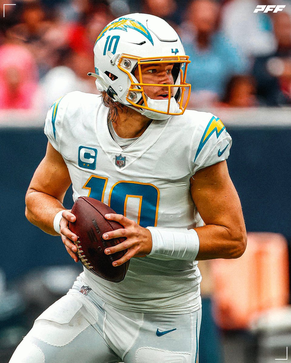 RT @PFF: Who has the strongest arm in the NFL? https://t.co/Vr0Ub3An3U