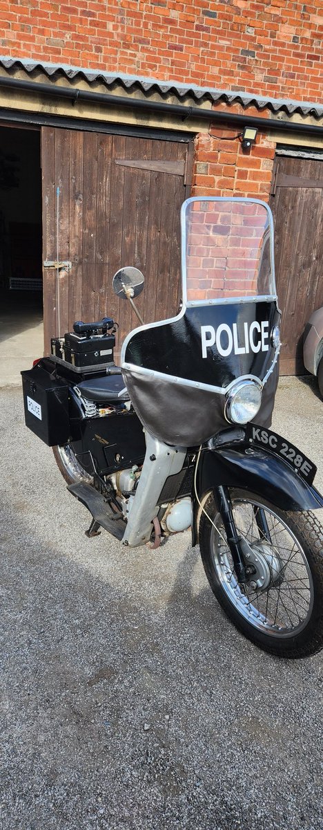 Defib_Dave_YAS's tweet photo. Always fancied been a #BikeCop, but this will have to do. Ladies and gents, please welcome 56 year old Blaketon to the Jones family ๐ฅฐ
He's joining 75 year old Ventress ๐
#Velocette #ProperOld
#BritishBikes https://t.co/mVtqGlVd0G