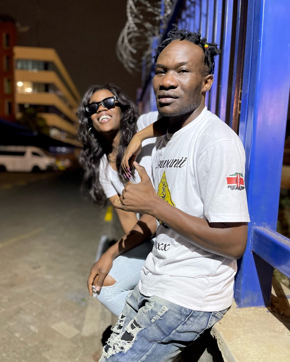 HomeboyzRadio's tweet photo. Masaa ni ya kujipin na tools🍃hapa ndani ya #MtaaniHBR🔥🥳 #ReggaeTuesday inakubambia ukiwa wapi?!!
#Mtaani2.0 @QuellieLouise @Demakufu https://t.co/Rg1rhRG8AN