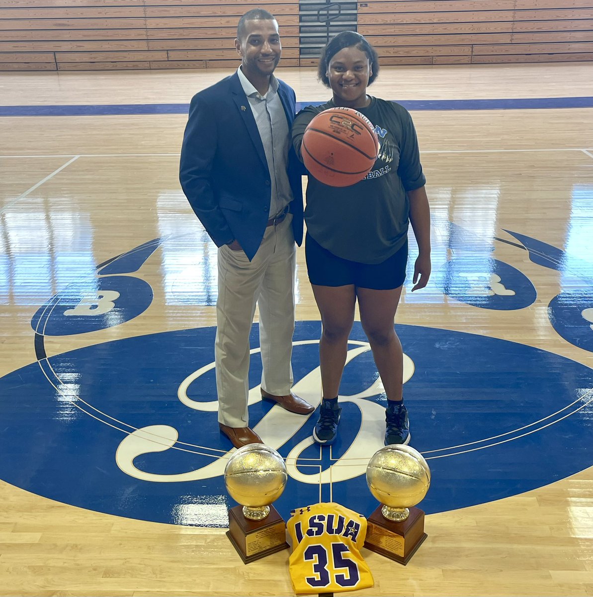 Shout to <a href="/Sky_Montgee_/">Sky_Montgee_</a> for doing one more promotional event for <a href="/BhsBears_Sports/">Bolton Bears Athletics</a>. She is/was such a blessing to our program. Now go take <a href="/LSUA_WBB/">LSUA WBB</a> by storm and display that champion mentality on the next level‼️ 👏🏽💪🏾💙🤍