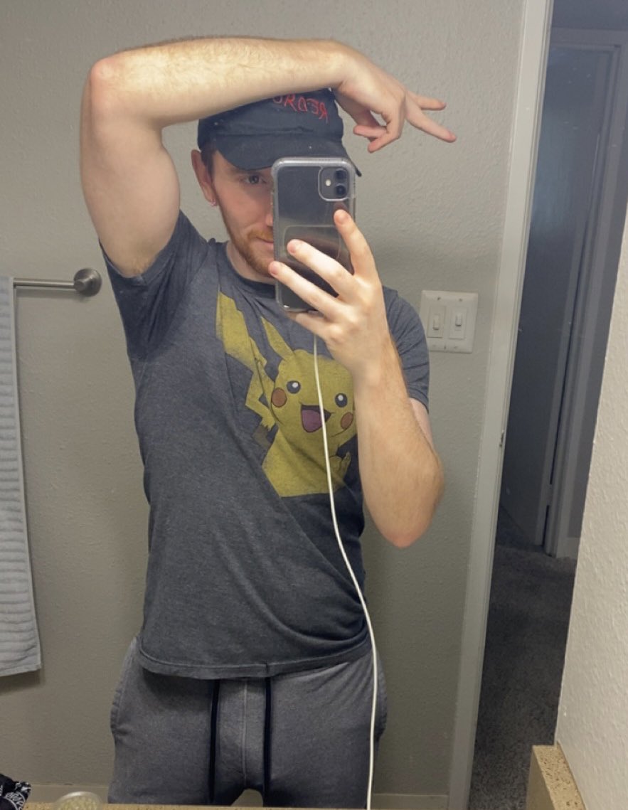 GingerGay25's tweet photo. Y’all are blowing my page up today. Thx so much- here’s a pit/bulge shot 😘
#pitstain #sweaty #bulge #ginger https://t.co/Jxf6THS4VZ