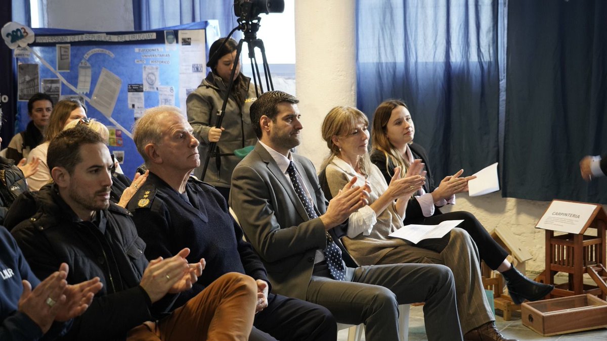 Minterioruy's tweet image. El INR inauguró la sala de “Habilidades Digitales” de la Unidad Nº 5 (Mujeres). 

El espacio está equipado con 25 computadoras donadas por @Globant y el objetivo es que 20 internas reciban capacitación en testing de videojuegos por parte de la @UnivMontevideo.