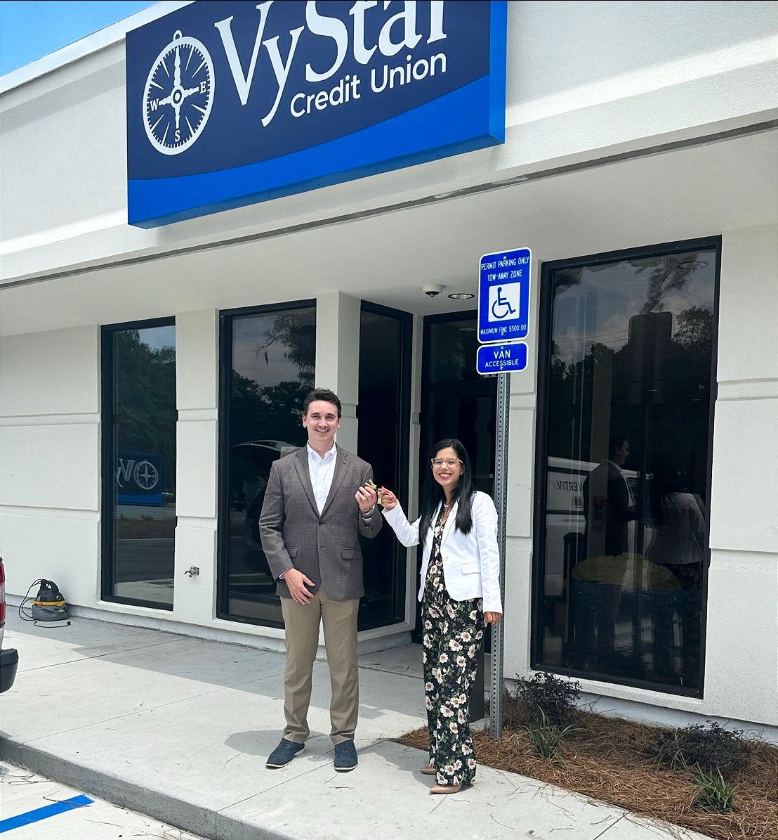 lissa_austin's tweet photo. We're excited to introduce Sheiva Dadkhah, the Branch Vice President of our newest branch in Savannah, Georgia! She can't wait to meet everyone in the local community and assist with their financial needs. https://t.co/xlqLdDdZV2