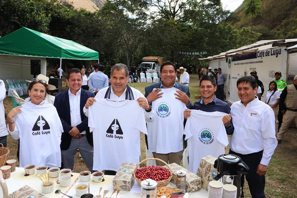 GoreAmazonas's tweet photo. 🔵 GOBERNADOR HORNA Y MINISTRO MATHEWS IMPULSAN EXPORTACIÓN DE CAFÉ ORGÁNICO Y FAIR TRADE DESDE AMAZONAS A CANADÁ Y ALEMANIA
#NuestroDeberEsServir https://t.co/YilsluvFIE