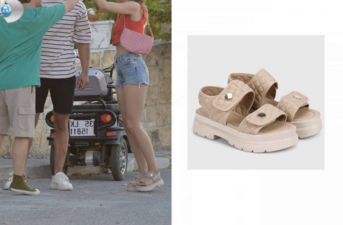 #KanalD dizilerinde gördüğün kıyafet ve aksesuarların marka bilgileri  #Ekranda uygulamasında. Ekranda Ios ve Android markette.   

#Gece’nin sandaletleri 👉🏻Provoq
#Özgür’ün t-shirtü 👉🏻 Morrez
Şortu 👉🏻 Jack Jones

#dizi 
#dizisponsorları
#Dönence