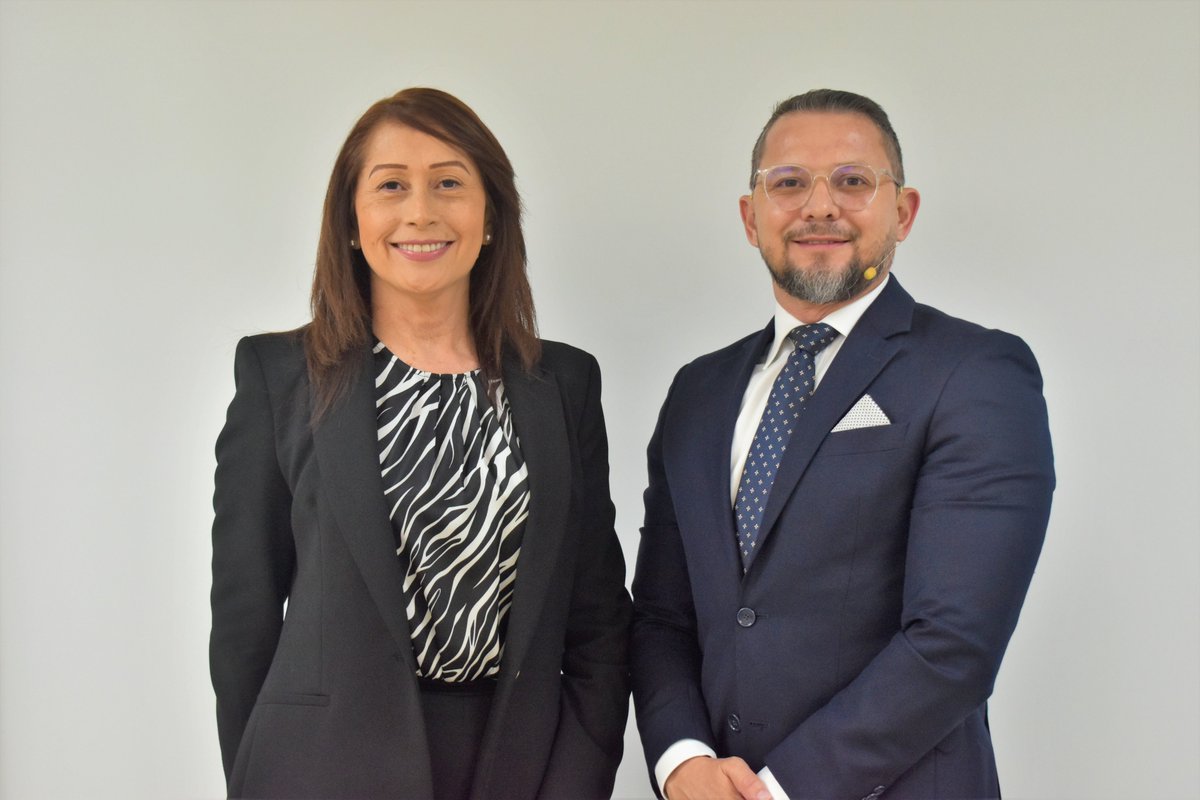 ¡Gran éxito en el #DigitalTime de la Escuela de Ingeniería Informática! La inteligencia artificial fue el tema central con la destacada participación de la Máster Olda Bustillos Ortega y el Ing. Luis A. Salazar. ¡Una experiencia enriquecedora para graduados y estudiantes!