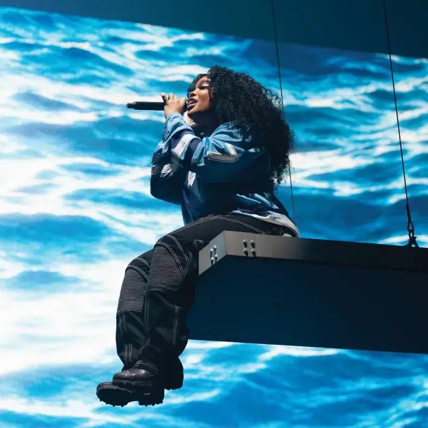 chartdata's tweet photo. .@sza's "Snooze" hits #1 on the Hot R&amp;B Songs chart for the first time ever, replacing her own "Kill Bill". https://t.co/Lifg9klsnf