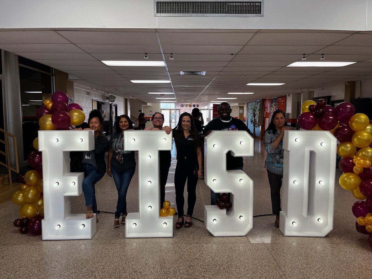 MaikerMader's tweet photo. BOY PD with the new teachers! @ETWrennMS @EISDofSA https://t.co/e7b2zRb8v4
