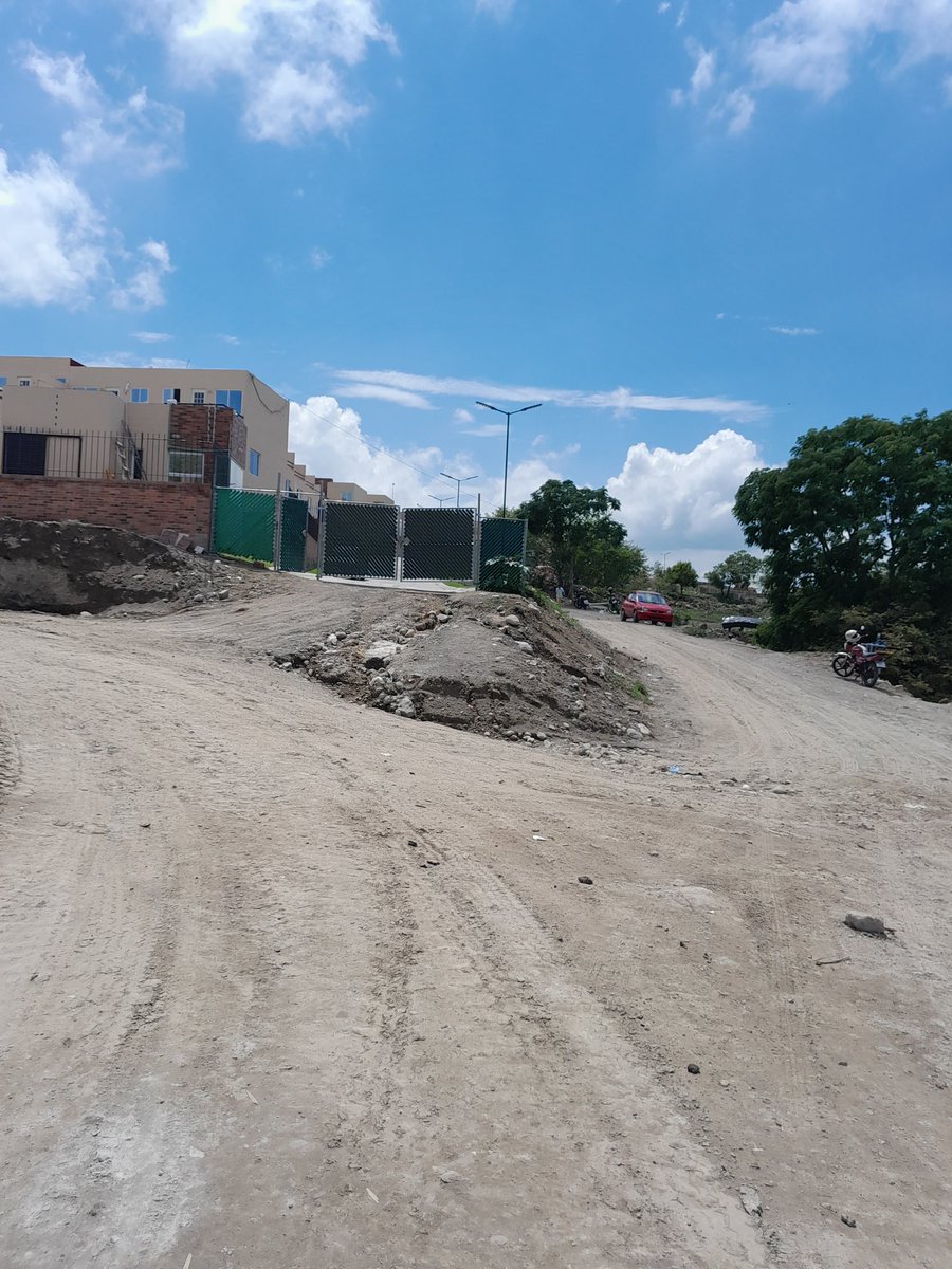 HallVigoritt's tweet photo. @XochitepecMor Así esta quedando detrás de las casas de Colinas de Xochitepec Habiza https://t.co/SCdb5YfO8Y