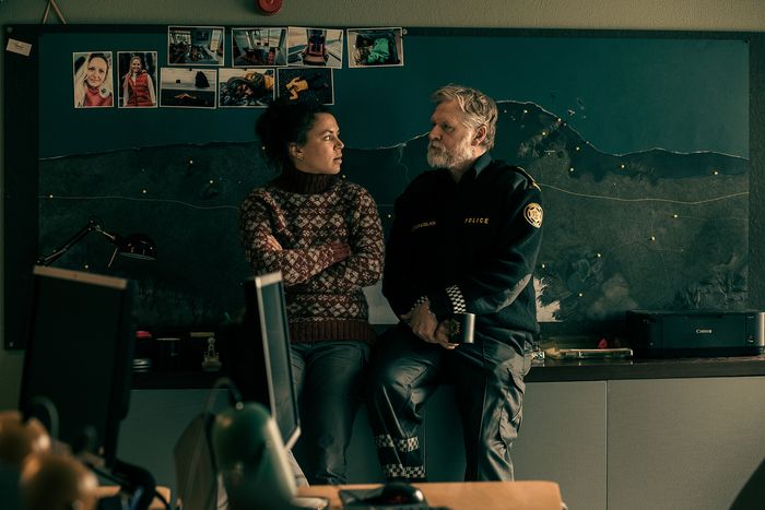 In <a href="/viaplay/">Viaplay</a>'s Black Sands, police officer Anita is asked to investigate a death on the famed black sand beaches of her Icelandic hometown. Slow paced, this show is nonetheless gripping and features amazing performances. Check out our full review: foreigncrimedrama.com/black-sands-re…