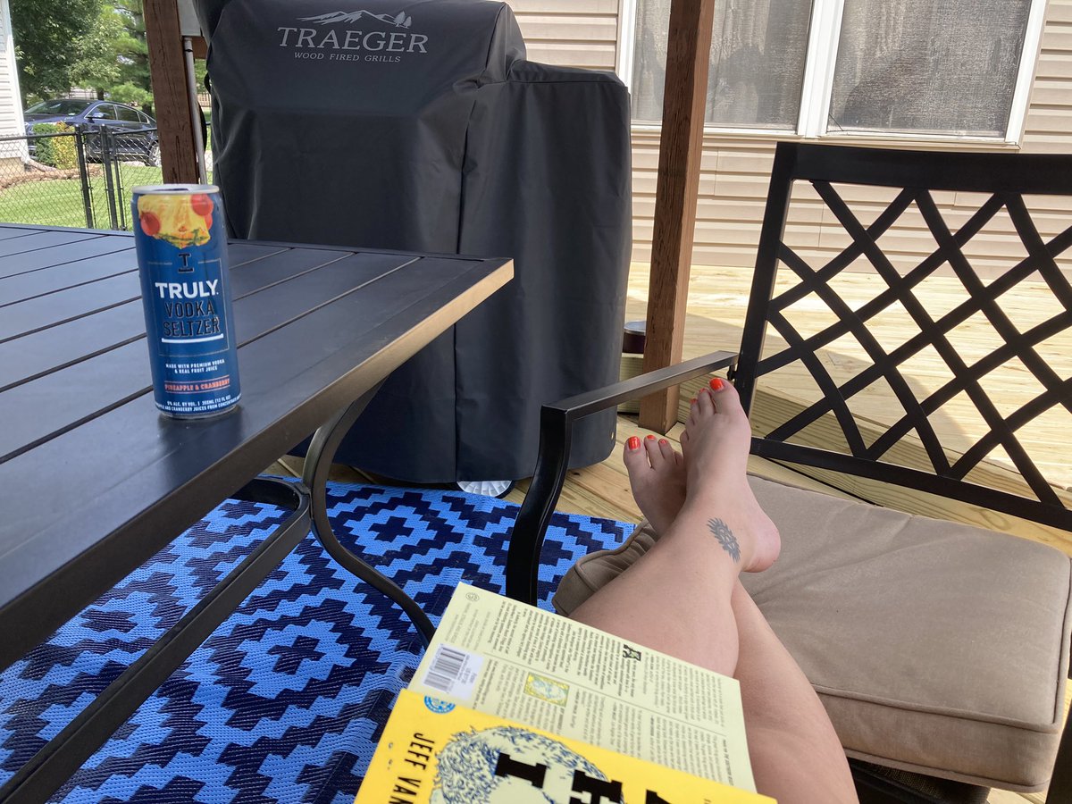 ChrissieRawrman's tweet image. How I’m spending the rest of the afternoon. #amreading #isittheweekendyet