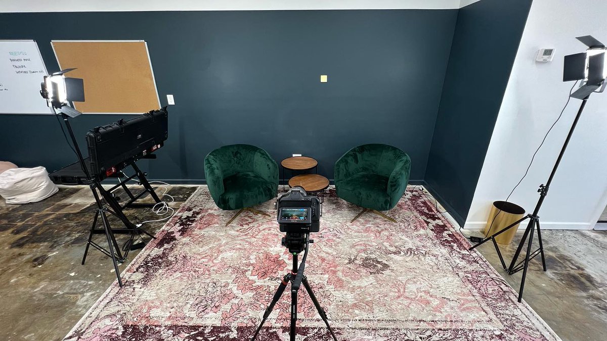 MostlyHarmlessMedia tweet media