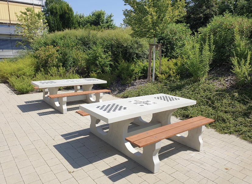 stationdeurne's tweet image. Een #bordspel tafel gekocht om op het #Stationsplein te plaatsen, eind aug komt de tafel. Zo kunnen #gezellig ‘n spelletje spelen op t plein. Een mooie plek voor #ontmoeting. Dankzij @GemDeurne @Arriva_NL @NS_Stations @NS_online @ProRail @VVVDeurne Samen #groeit er iets #moois.