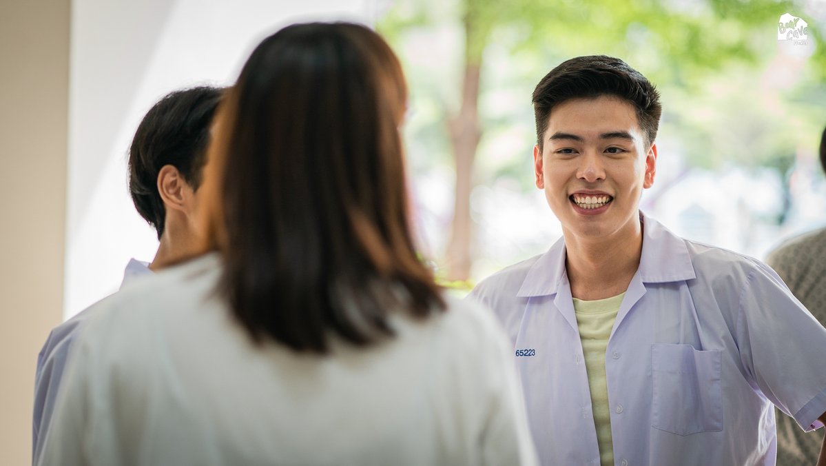 BearcaveStudio's tweet photo. ความลับของโรสถูกเปิดเผย เพื่อน ๆ หลายคนเริ่มสงสัยว่าทำไมโรสเปลี่ยนไป สุดท้ายแล้วทุกคนจะได้รู้เบื้องหลังเรื่องนี้กันหรือไม่ และโรสจะหลุดออกจากการการควบคุมของจอมขวัญได้อย่างไร

#GetRichEP14
#GetRichเปิดโรงเรียนปล้น
#GetRich #เปิดโรงเรียนปล้น
#ViuOriginal #BearcaveStudio https://t.co/p0uDB9ikMR