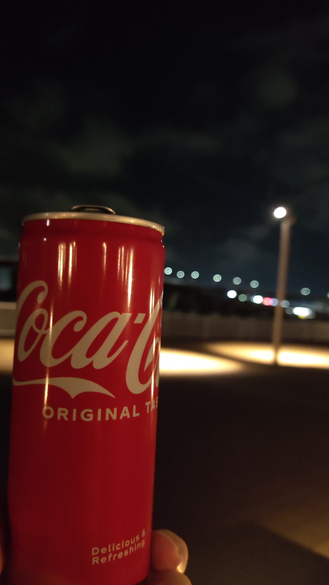Yaponiyani yana bir tarafi shu ekanki, ko'chadan sotib olinsa suvdan ko'ra coca cola arzonroq. Lekin aholiga beriladigan suvni bemalol ichish mumkin ekan. Restoran - kafelarda shu suvdan berisharkan va tekin.