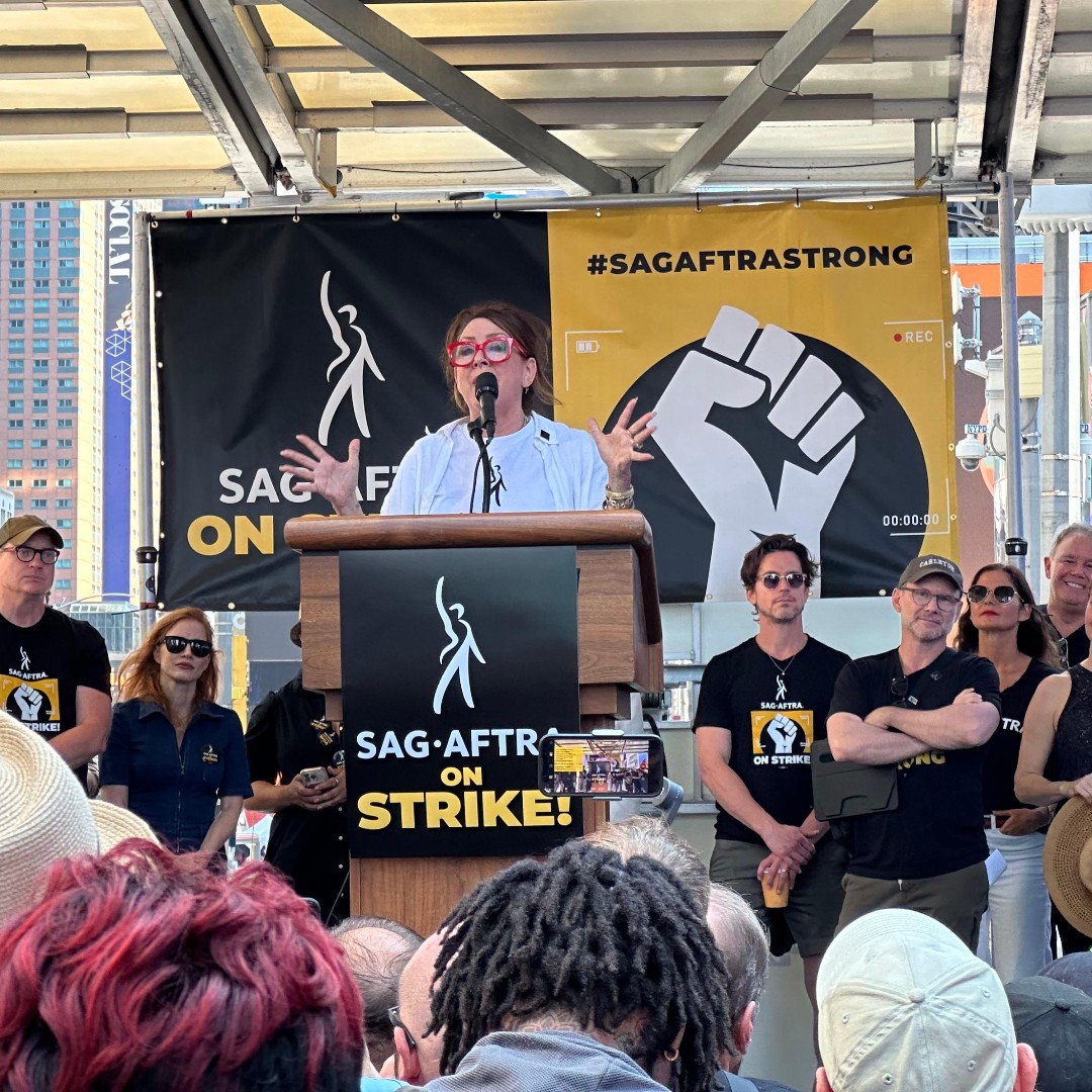 sagaftra's tweet photo. The #solidarity is amazing out here in Times Square! The talent on our stage today is amazing! Let's fight together because together we will win this battle! Watch our #SAGAFTRAstrike rally rocking Times Square  on Insta Live or here 👇👇👇
https://t.co/GkVKImeUBo https://t.co/bZnj9pN6XP